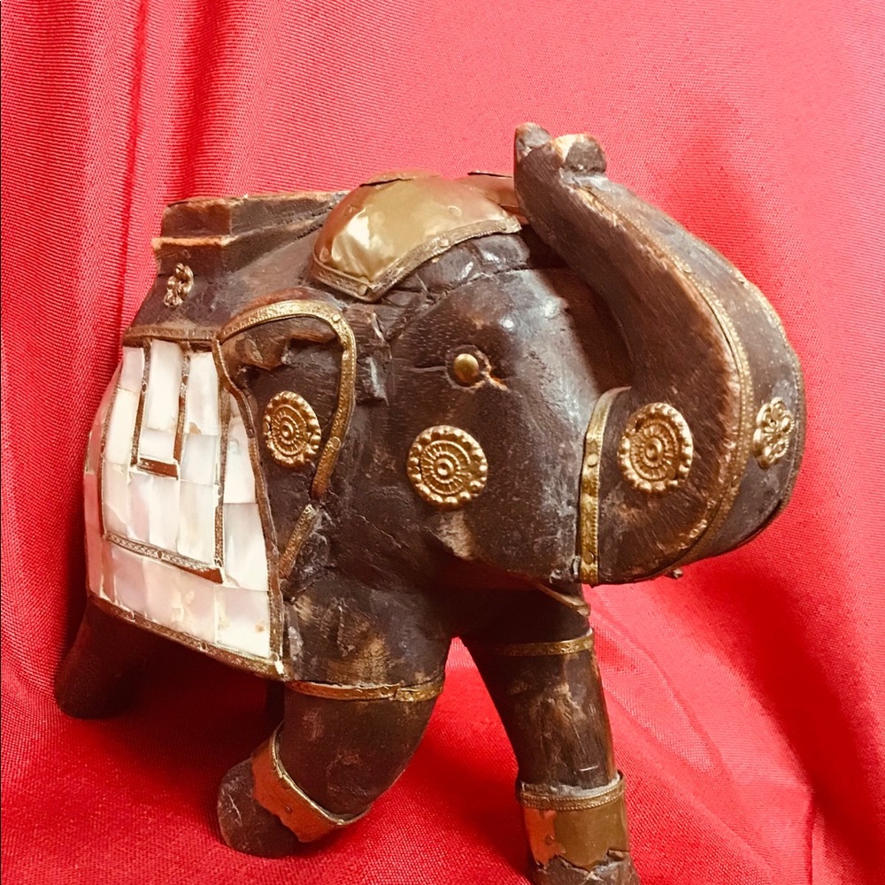 Elephant sculpture - Picture 2 of 5